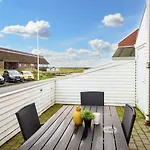 4 Star In Romo-by Traum