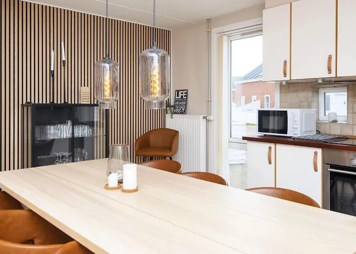 4 Star In Romo-by Traum